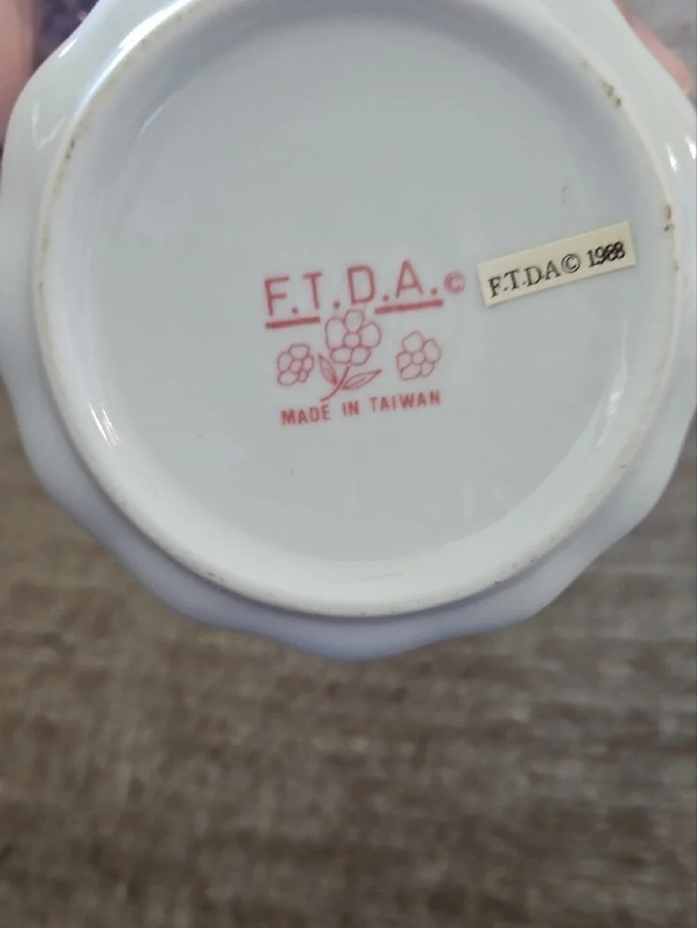FTDA Ceramic Floral Canister with Spoon - White